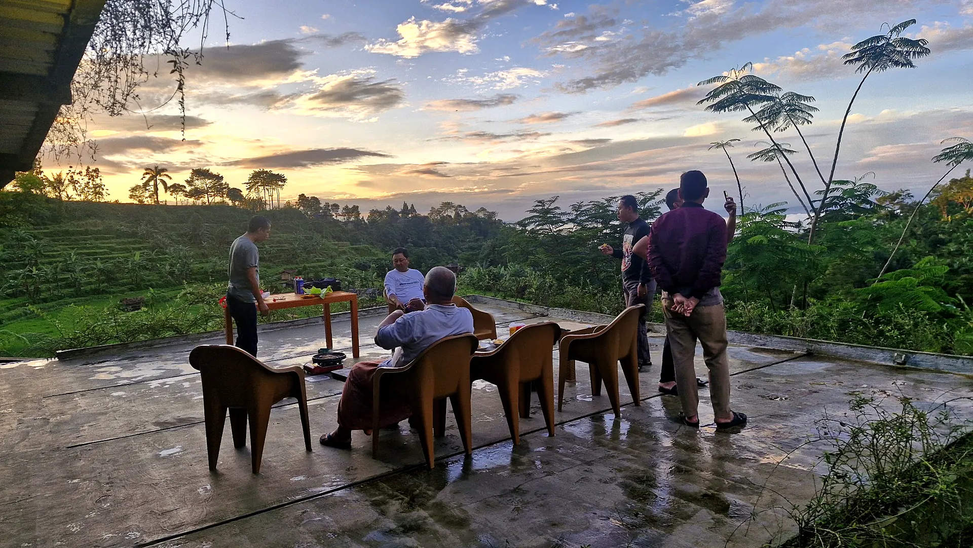 Tempat healing Sukabumi – Lembah Manglid, Cidahu Sukabumi